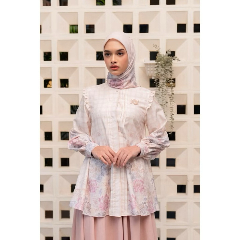 Blus Motif Bunga Malini Shirt Warm Vanilla Klamby