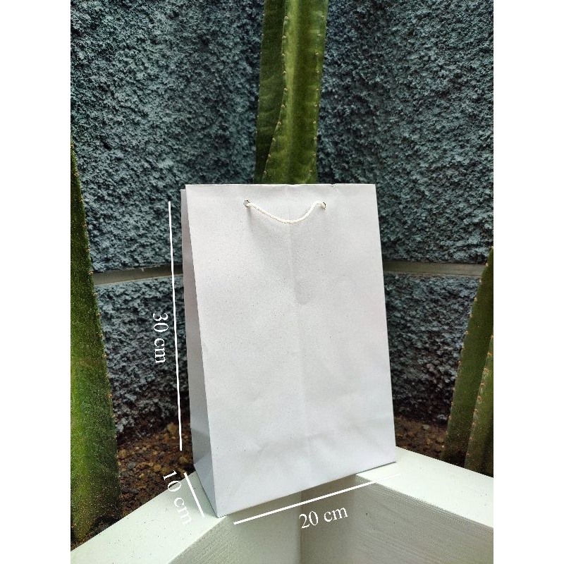 

Paper bag | Tas Kertas | Paper bag sablon 20 x 10 x 30 cm TERMURAH