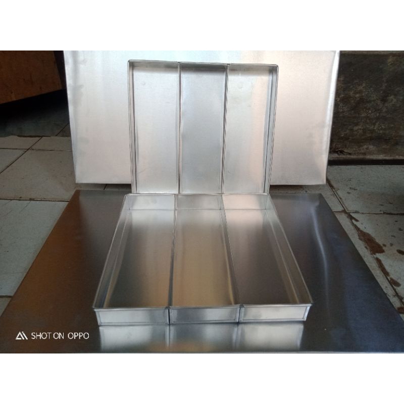lapis Surabaya sekat3 30x20x4 ALUMINIUM DAN GALVALUM