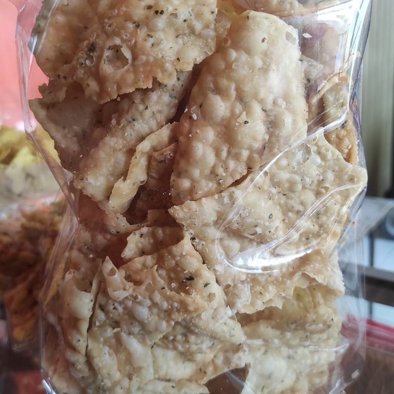 

keripik pangsit bawang