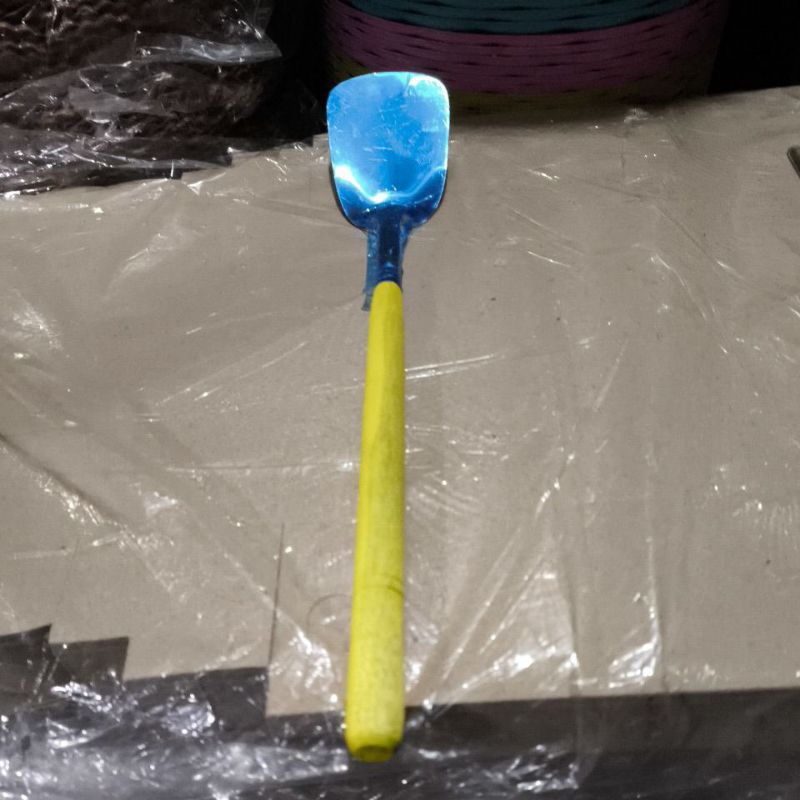 sutil gagang kayu / sutil penggorengan / spatula gagang kayu