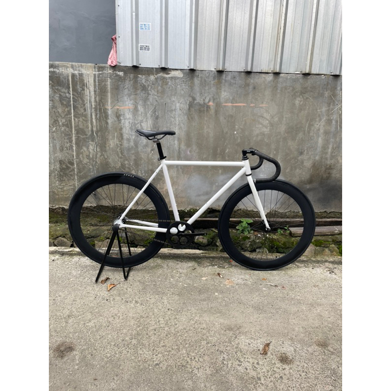 Fullbike sepeda fixie classic lokal 700c size 50 doltrap / Torpedo white
