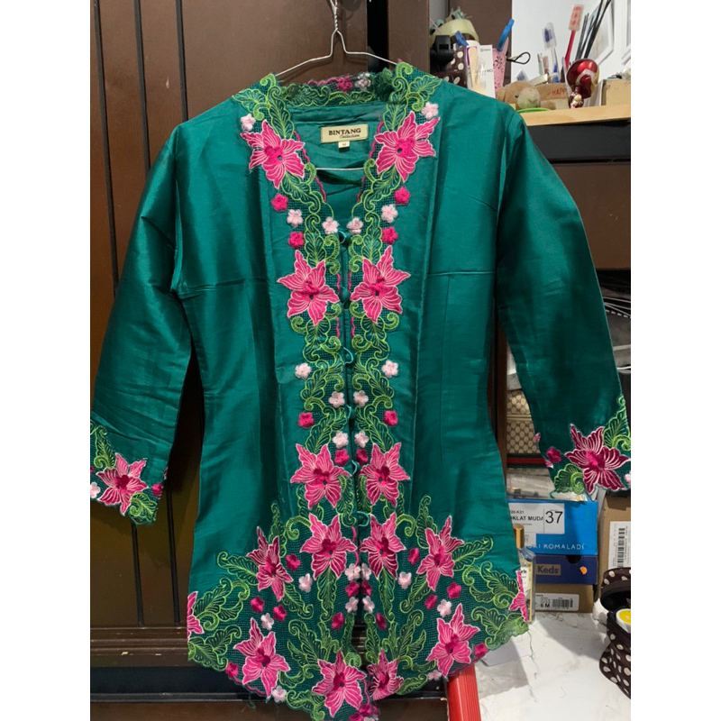 Kebaya bordir hijau botol size M