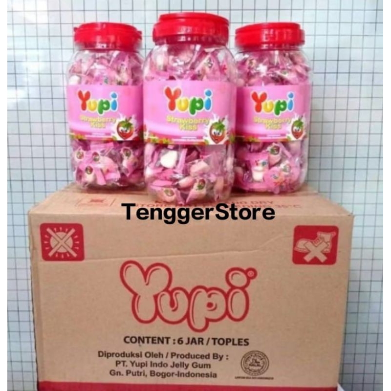 

Yupi Strawberry Kiss Jelly Gum 1 Toples