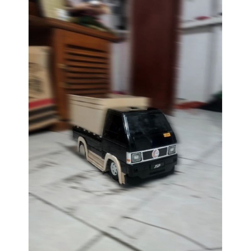 Miniatur truk plastik L300 modif