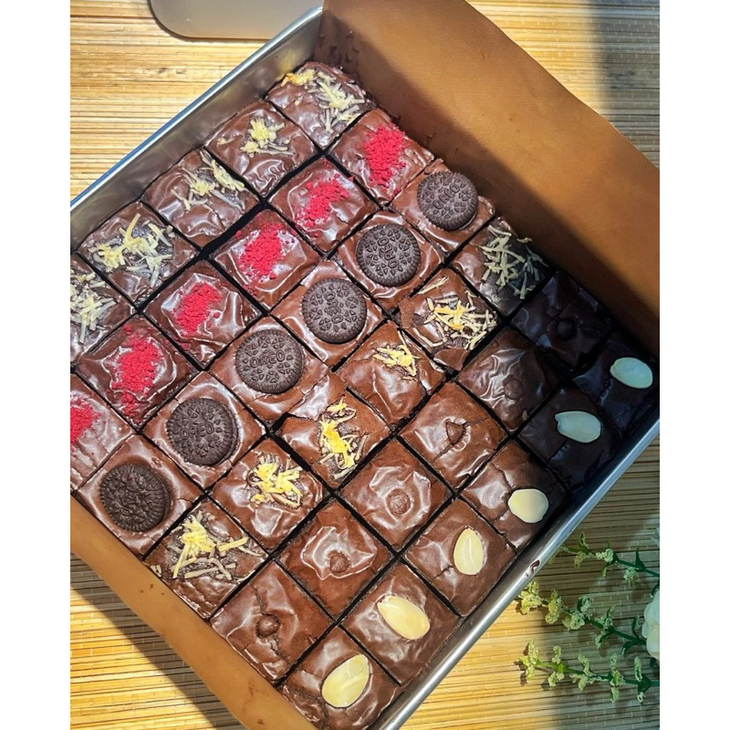 

PREMIUM Fudgy Brownies M