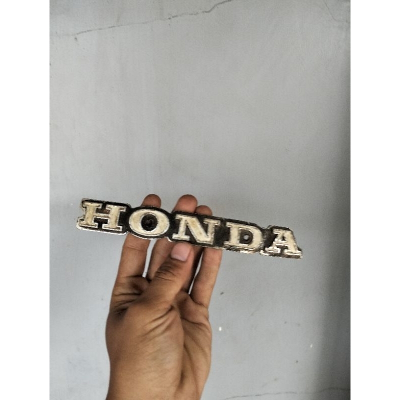 Emblem tangki CB100 K5 Original copotan R kanan saja