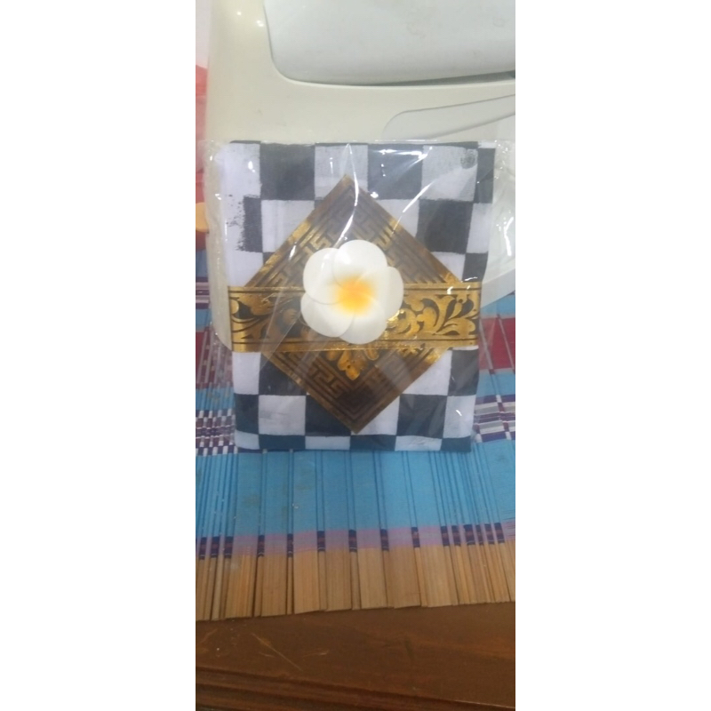 Rantasan putih kuning dan poleng lapis pakai spon