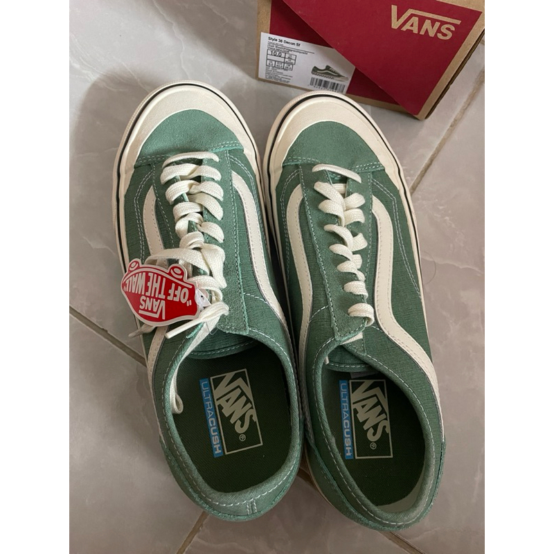sepatu hijau mint