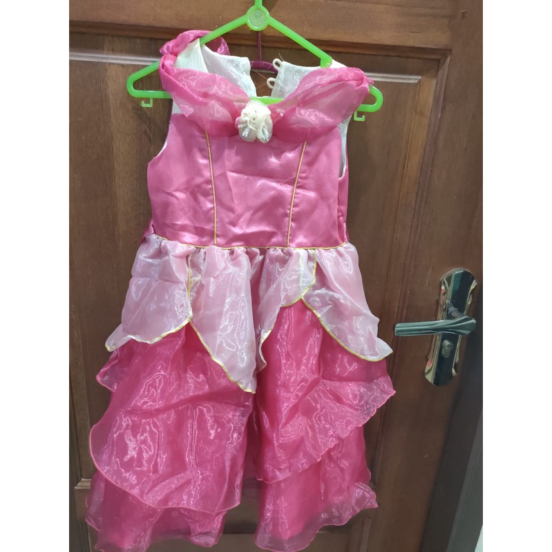 Gaun Anak Perempuan Pink dengan Ruffle