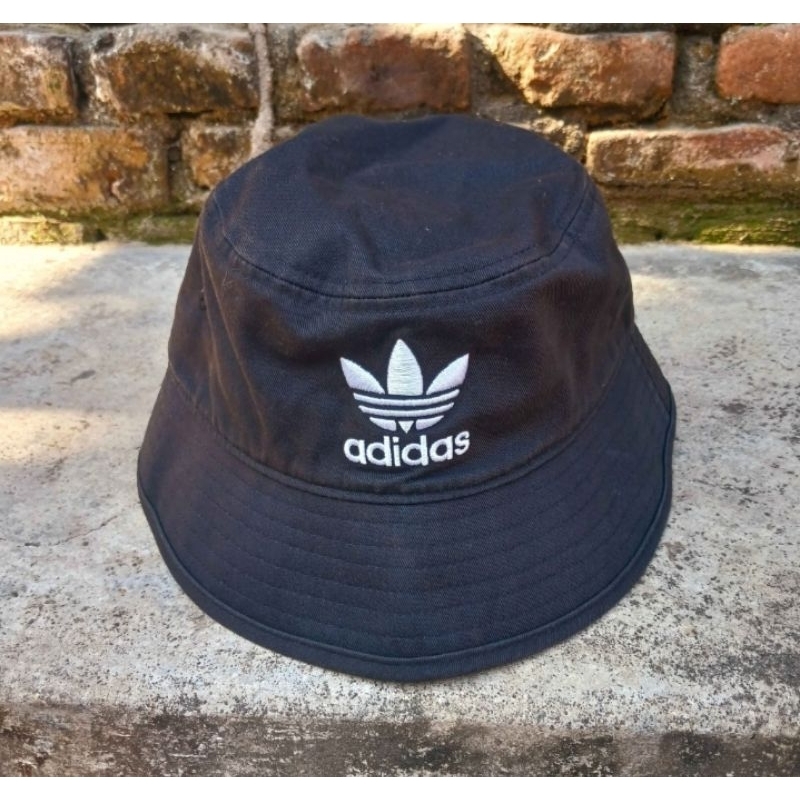 bucket hat Adidas