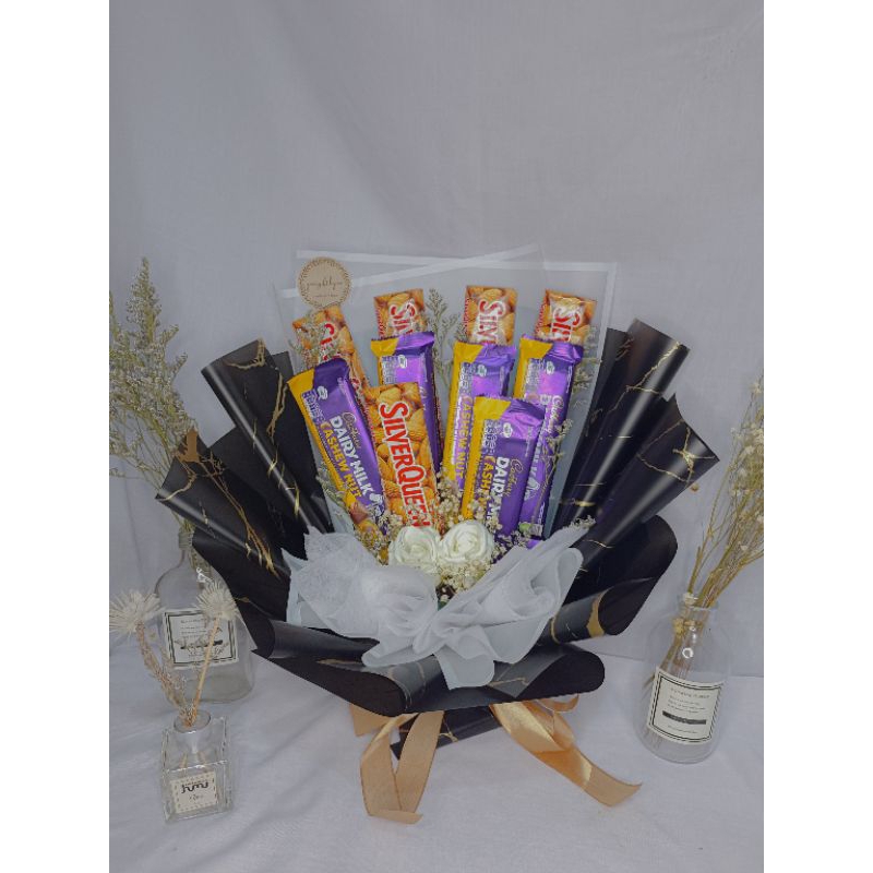 bucket coklat silverqueen bouquet coklat