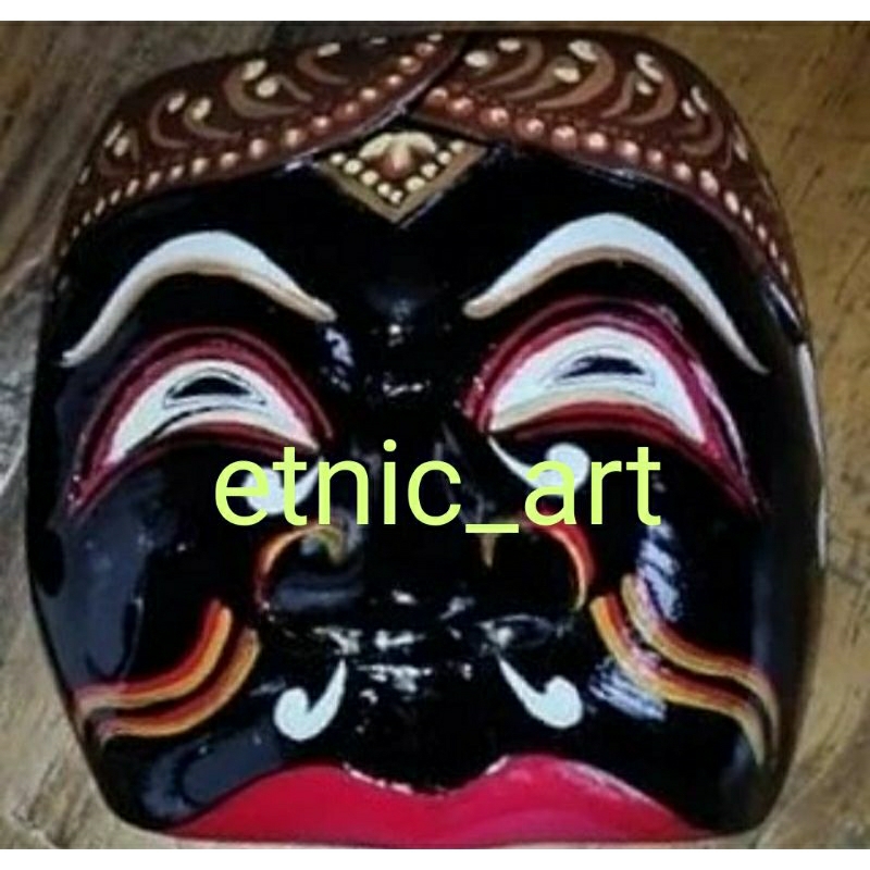 Topeng kayu (penthul)