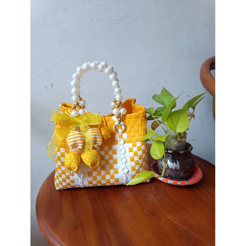 tas anyam handmade handle mutiara