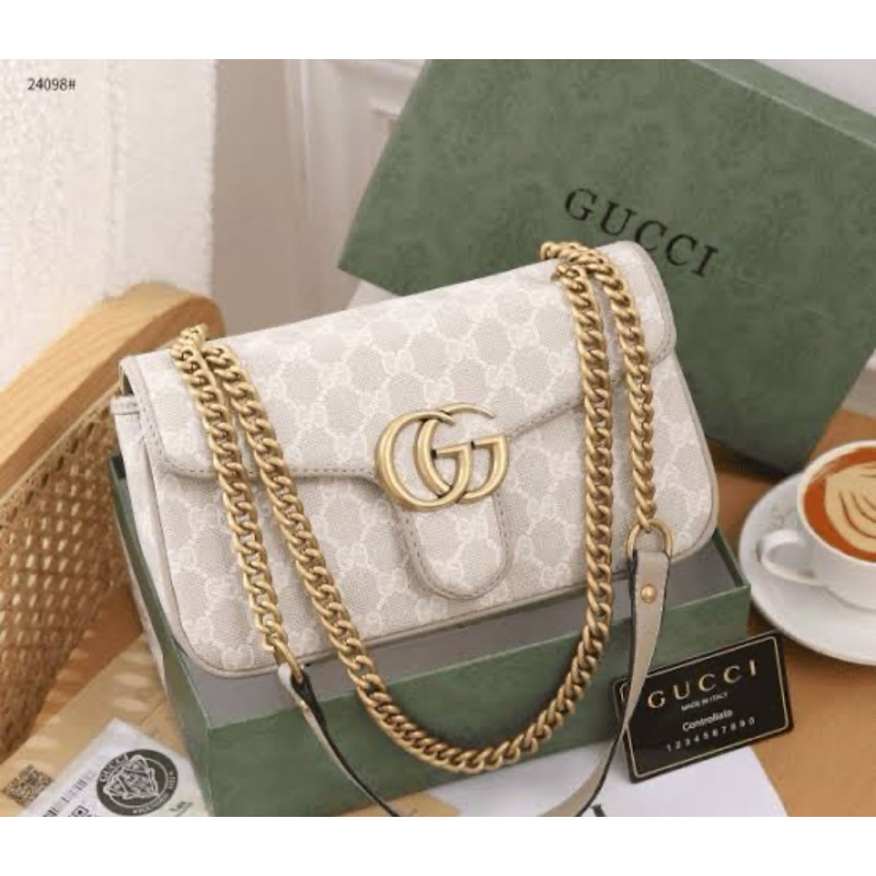 Gucci Tas Kulit Putih dengan Rantai Emas