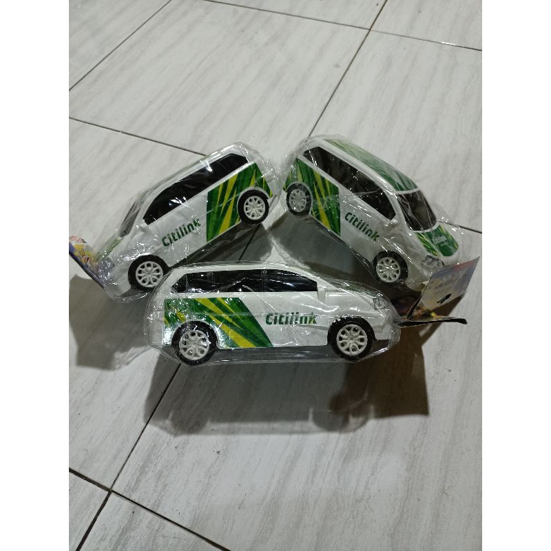 Mainan mobil Avanza Citilink