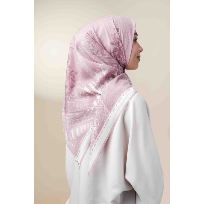 London Scarf Wearing Klamby (Minor)