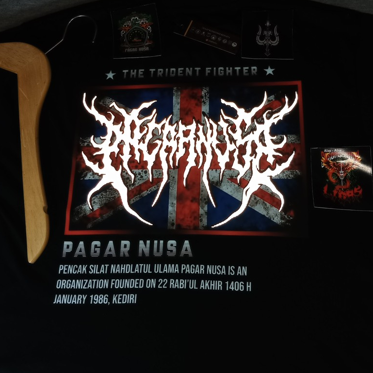 Kaos Pagar Nusa Flag Menyala Terkena Cahaya Reflektiff