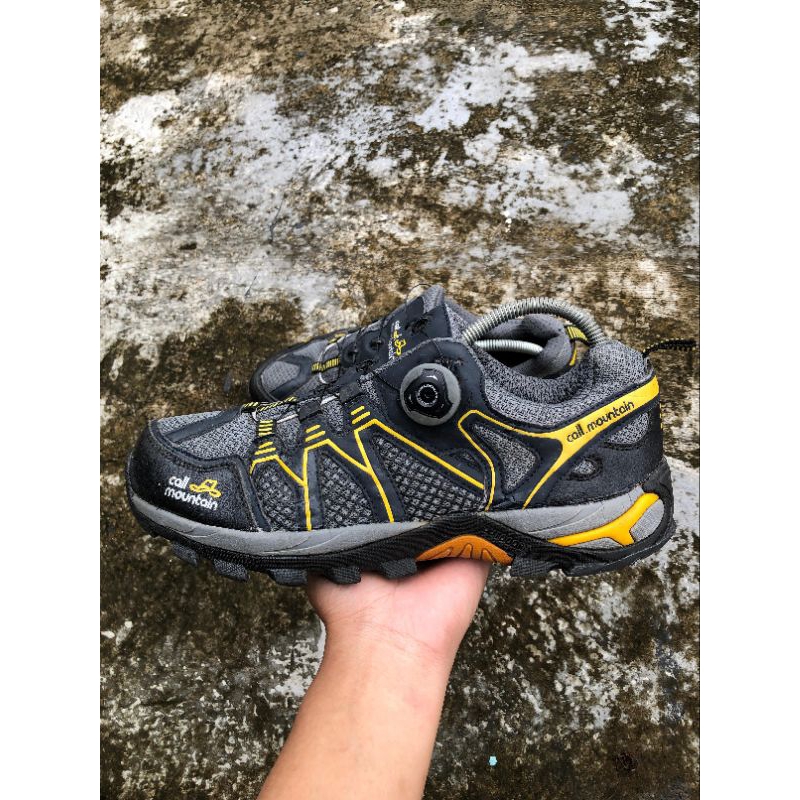 Sepatu outdoor call mountain boa system