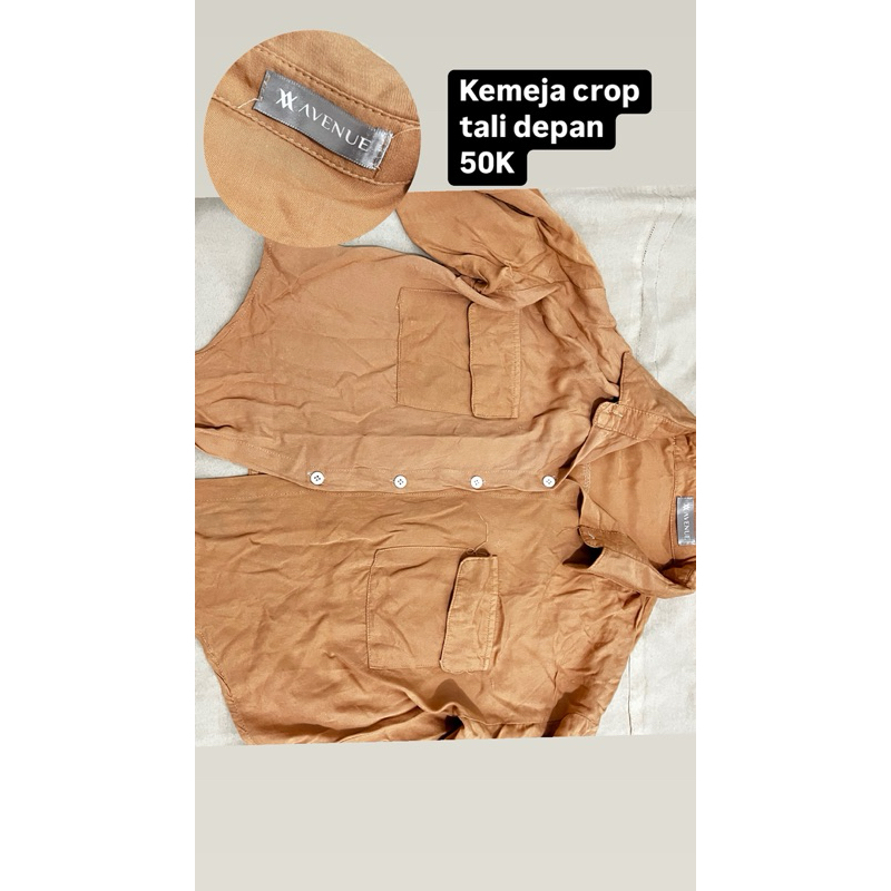 PRELOVED KEMEJA CROP AVENUE