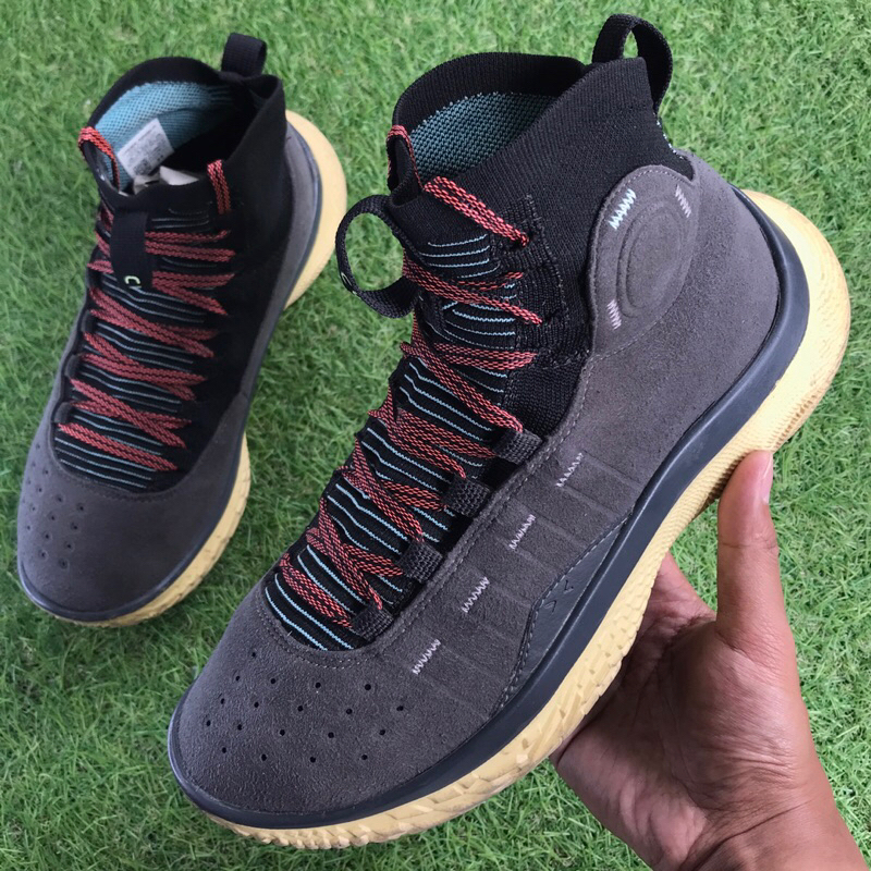 Sepatu Basket UA Curry 4 size 40,5 preloved