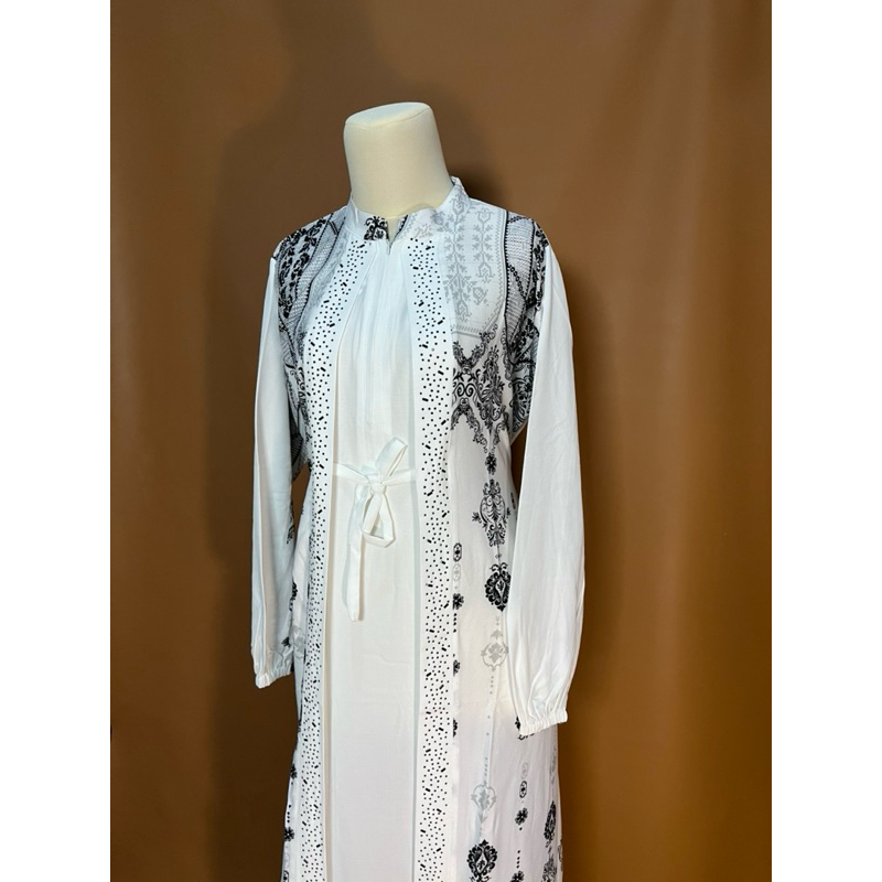 abaya putih motif