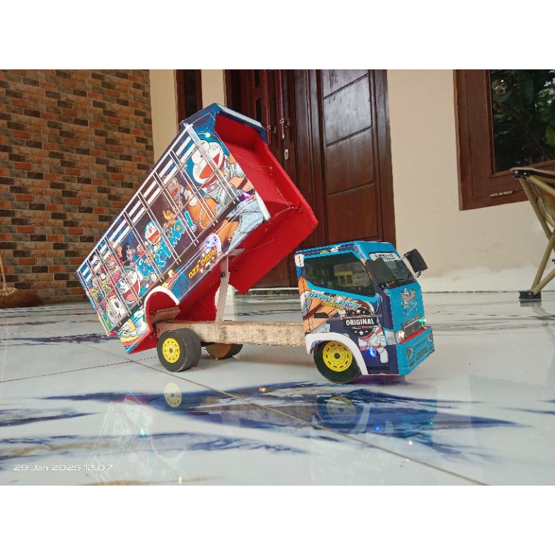 miniatur truk bak jungkit dan kabin jungkit animasi doraemon full lampu