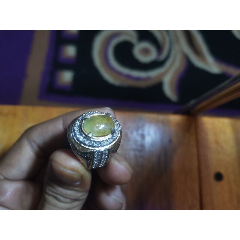 natural green sapphire corondum