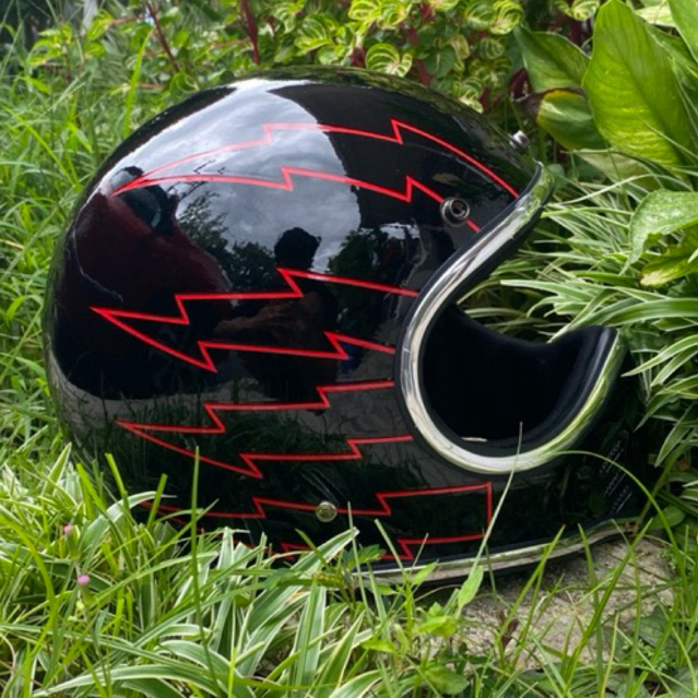 Helm Cakil Custom Hitam Motif Kilat Merah