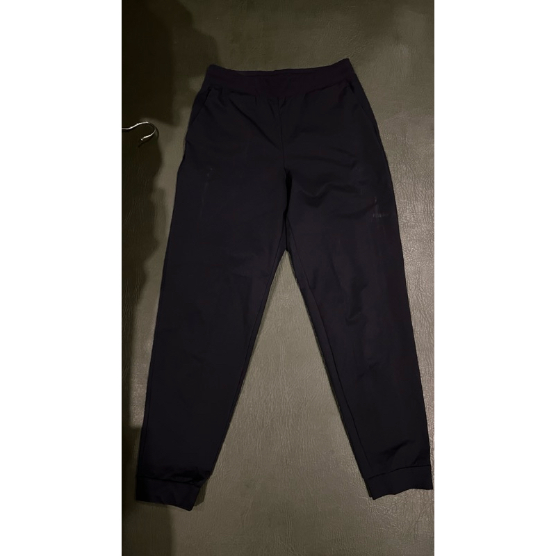 celana Olahraga Uniqlo
