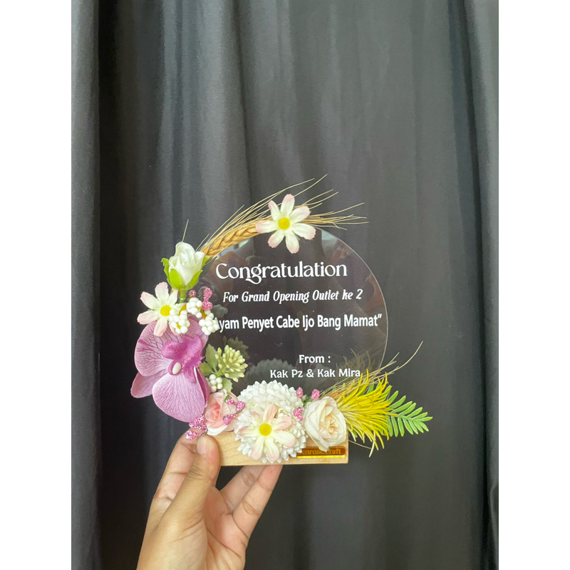 Hadiah grand opening toko atau hadiah wisuda akrilik custom gift nama