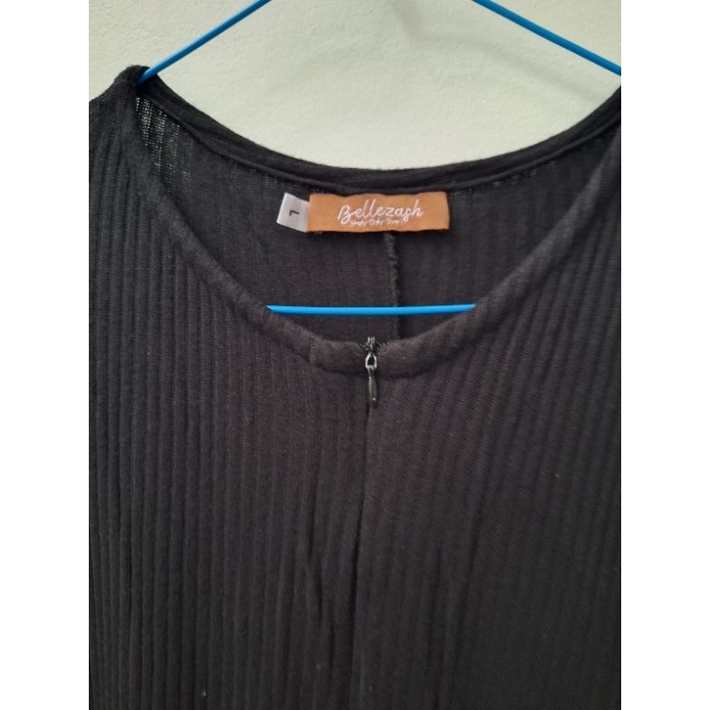 preloved NOIR abaya black mamba L  by Bellezash