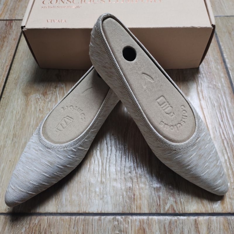 NEW VIVAIA flat shoes size 39