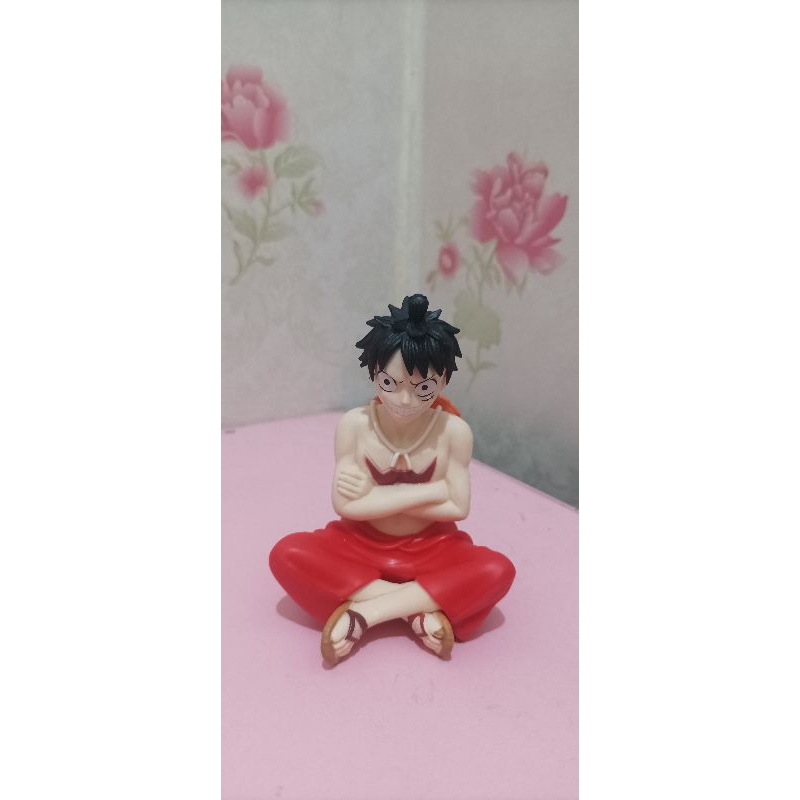Luffy duduk one piece