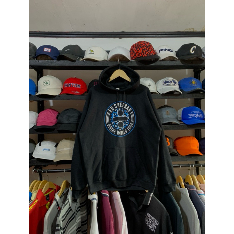 hoodie ed sheeran divide tour (build up)