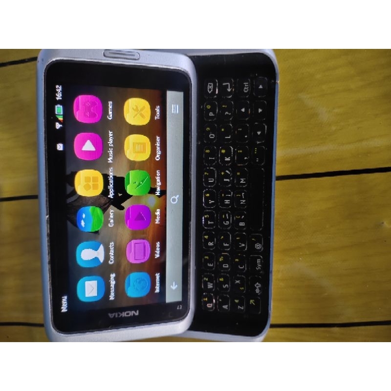 Nokia Ponsel NOKIA E7