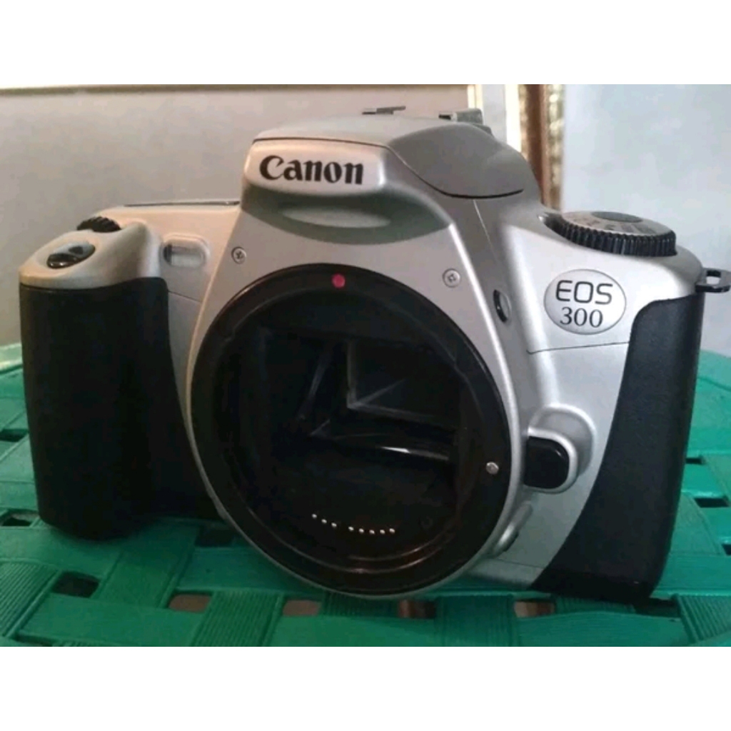 Kamera canon eos 300 analog fillm semi electro
