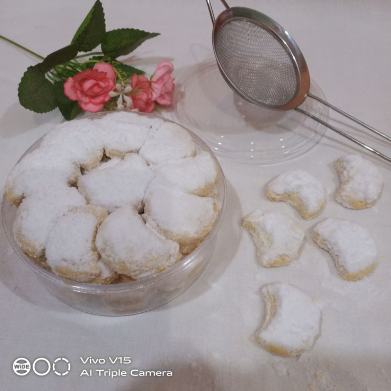 

Putri Salju kue kering ukuran toples 250gr