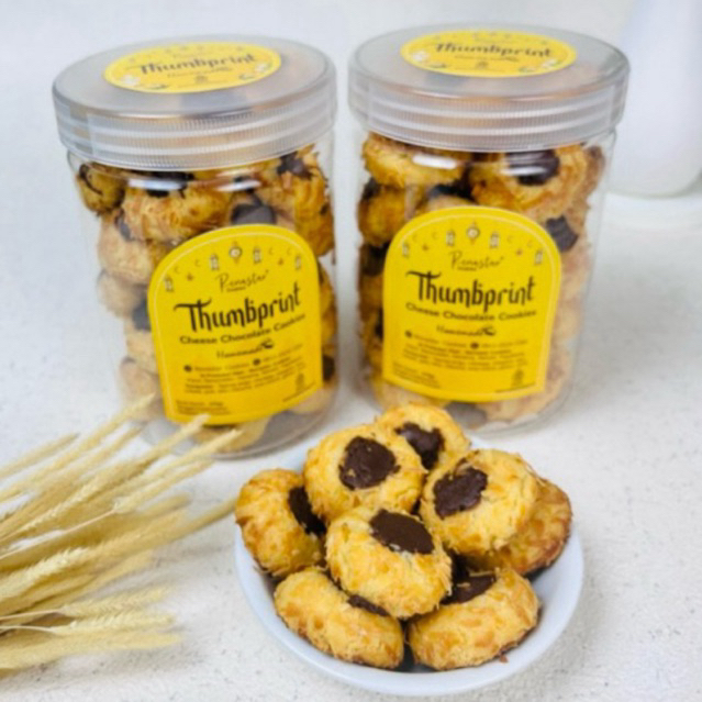 

Thumbprint Chocolate Cookies Toples 800ml - Kue Kering Lebaran Cokelat Keju