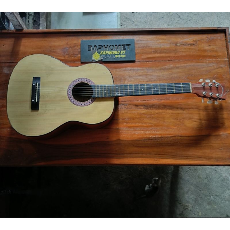 Gitar Akustik Gibson bekas