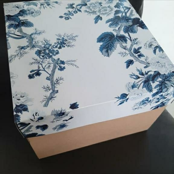 

Dus Box Bunga Biru 25x25x16 Cm