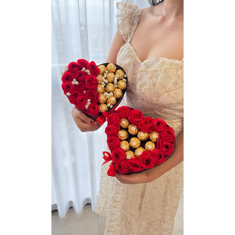 

Lantana Florist | Kado Valentine Anniversary gift box bentuk hati ferrero