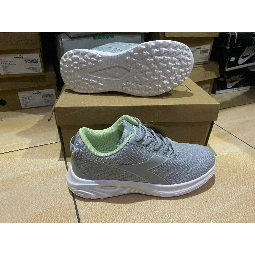 Sepatu diadora original running