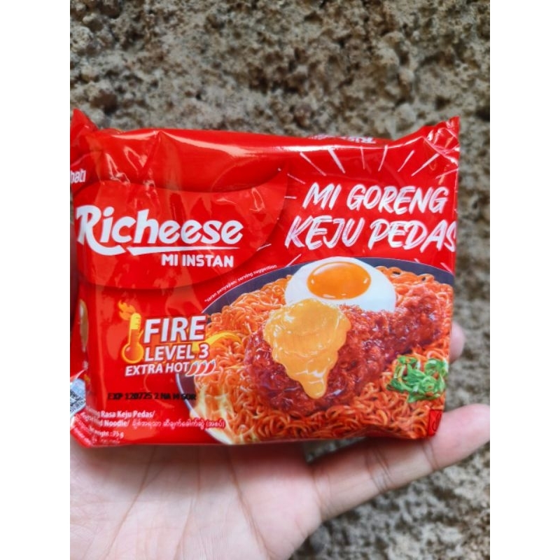 

Richeese Mie Goreng Keju Pedas Level 3 Kemasan 75 Gram