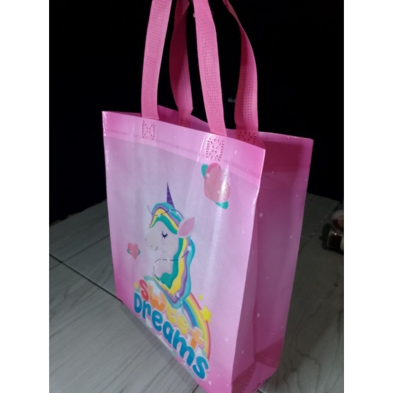 

TAS UNTUK BINGKISAN LEBARAN bahan serat tebal ukuran 25x30x10 isi 6pcs mix