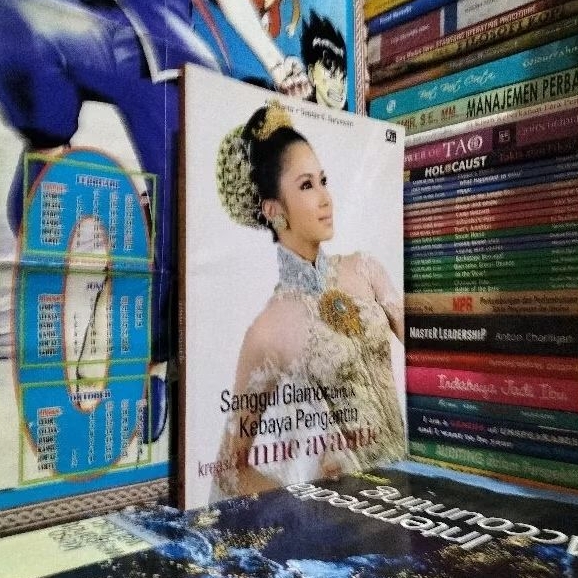 SANGGUL GLAMOR UNTUK KEBAYA PENGANTIN KREASI ANNE AVANTIE