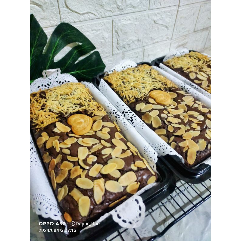 

Fudgy Brownies Medium 20x10/Brownies Panggang
