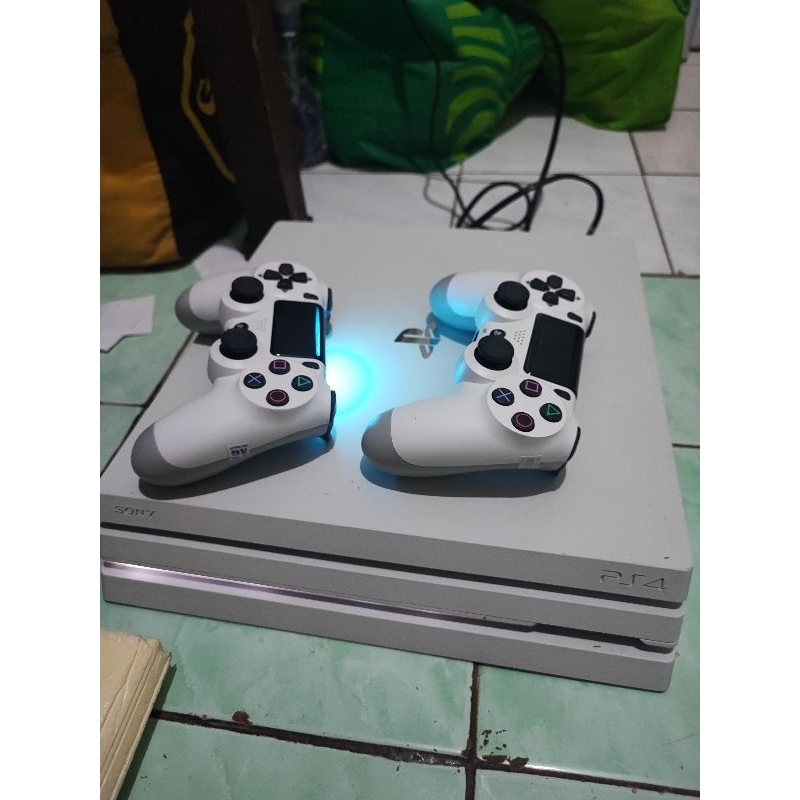 PS4 PRO ORI 1TB PUTIH SERI72 + 2 STICK