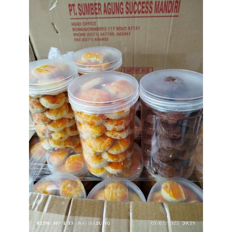 

satu karton kue kacang mix isi 12