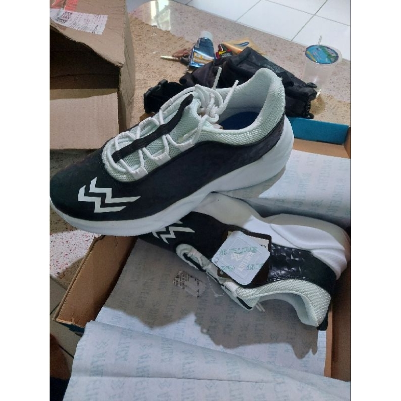 Sepatu Basket Running Olahraga Athletica Jayson 42